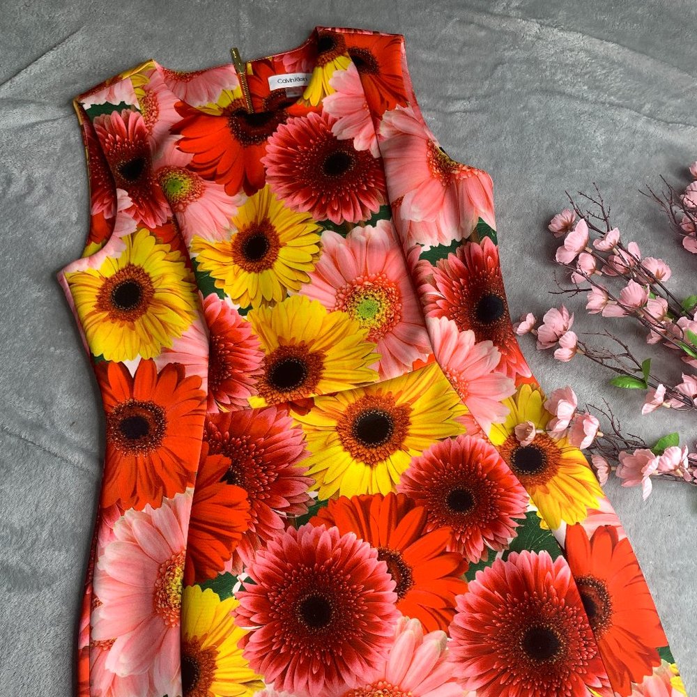 Vestido de flores Calvin Klein
